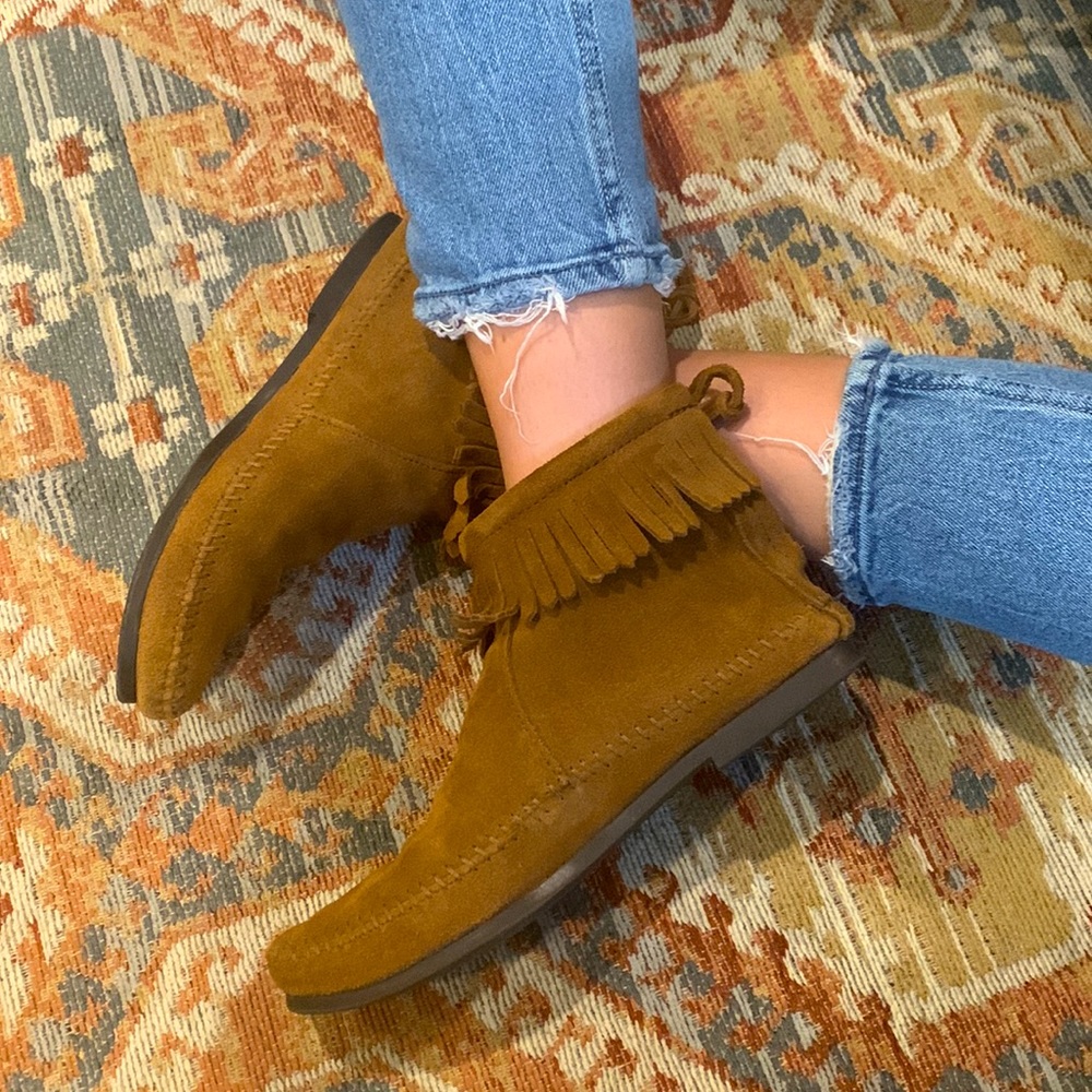 Minnetonka ankle moccasins size 6.5
